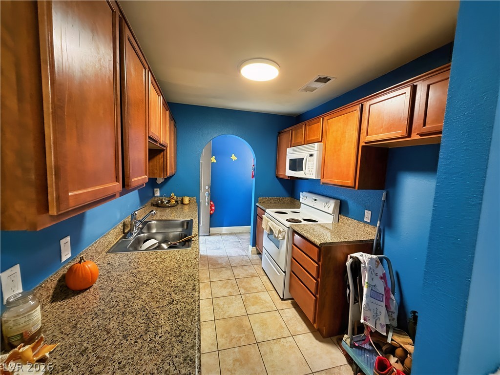 Photo 6 of 46, 1852 N Decatur Boulevard #101