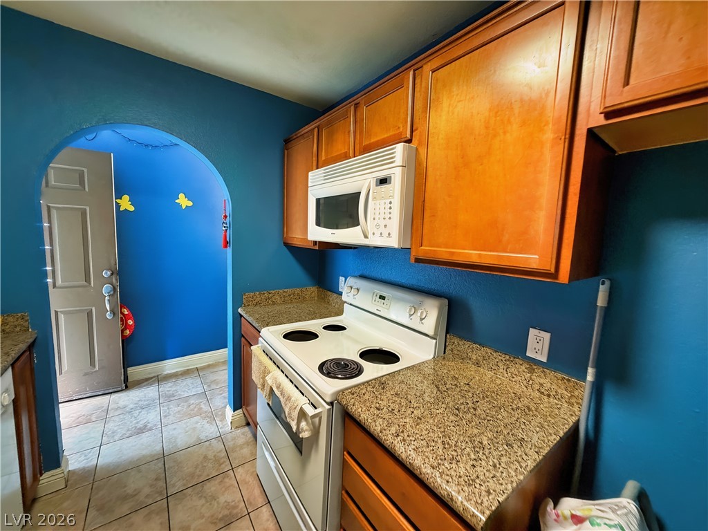Photo 12 of 46, 1852 N Decatur Boulevard #101