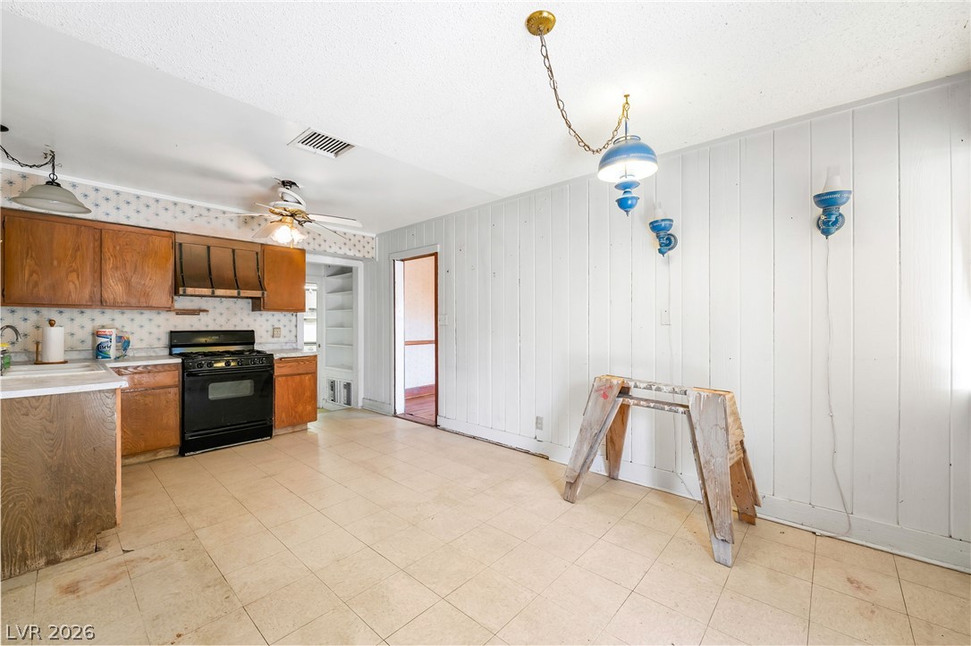 Photo 6 of 24, 428 Bolsa Drive