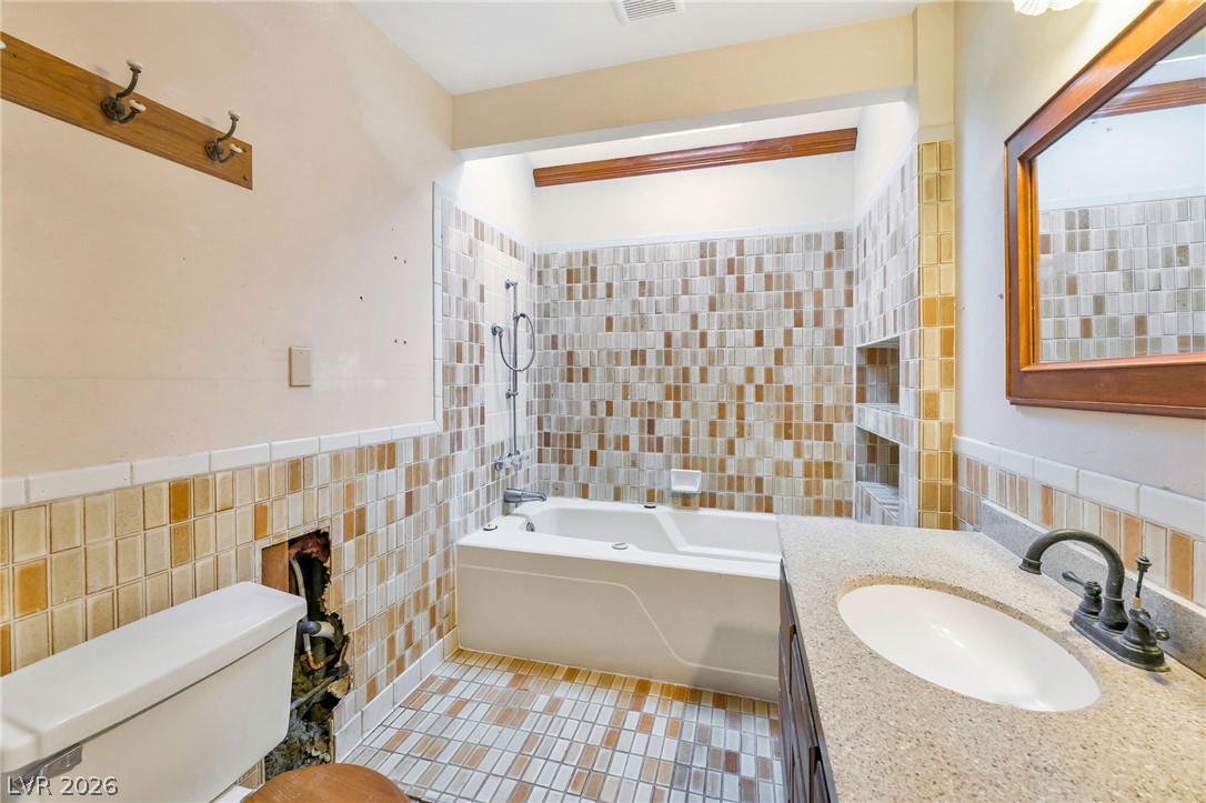 Photo 11 of 24, 428 Bolsa Drive