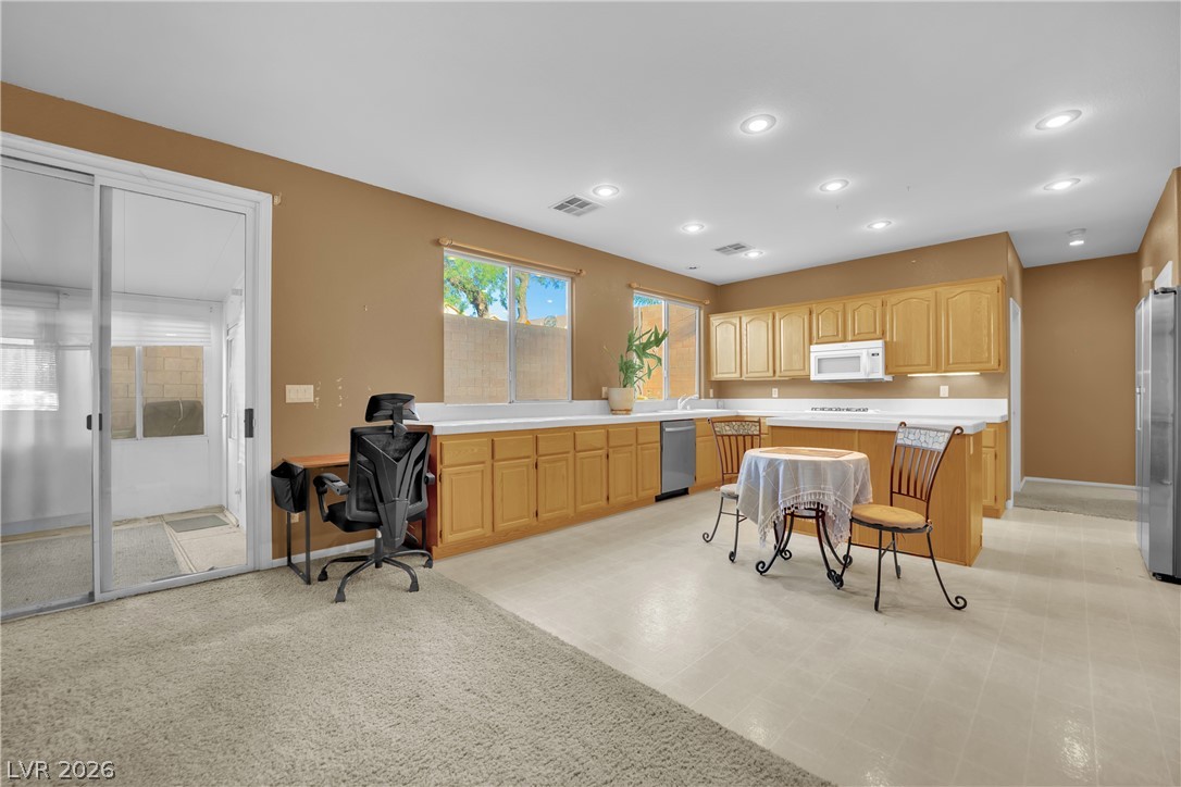 Photo 9 of 42, 212 Belle Isle Court