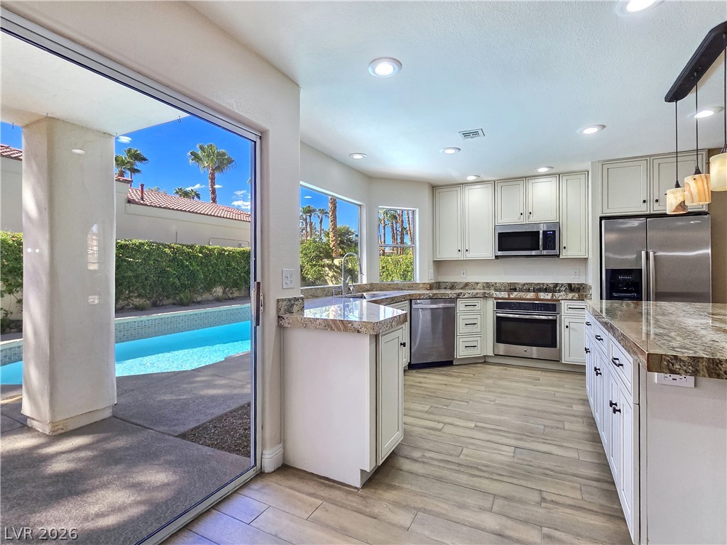 Photo 8 of 29, 5205 Coral Glow Court