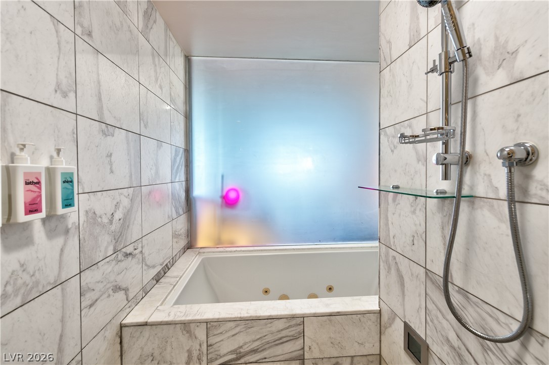 Photo 10 of 15, 4381 W Flamingo Road #3507