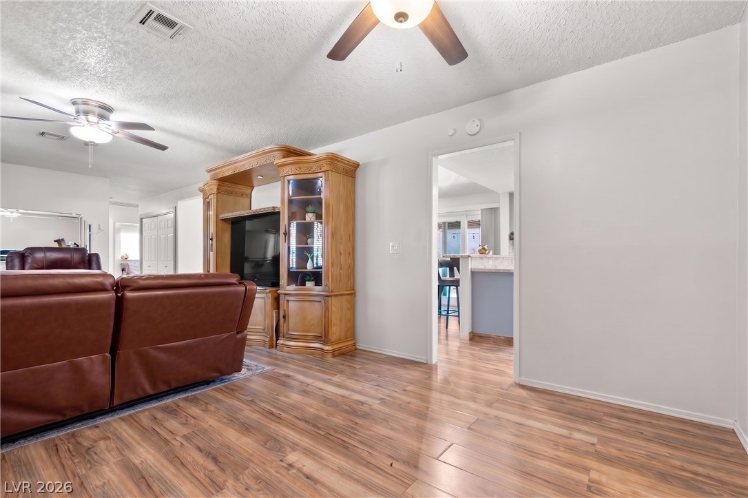 Photo 10 of 45, 5389 W Braewood Avenue