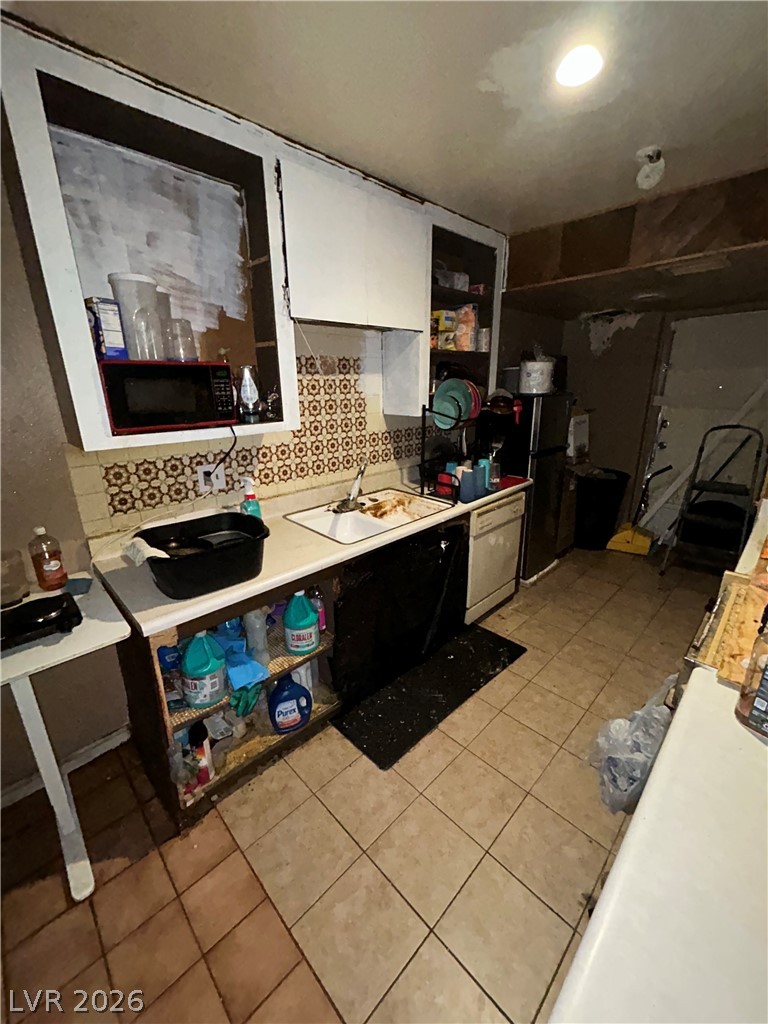 Photo 12 of 18, 4758 Roberta Street #2