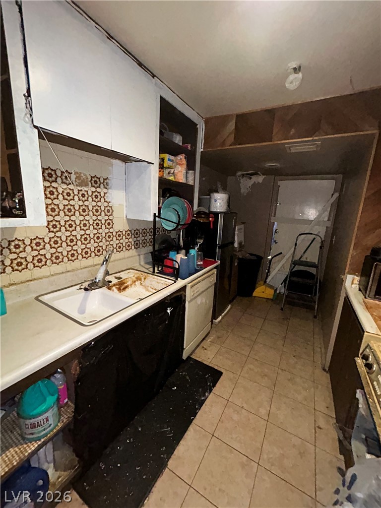 Photo 13 of 18, 4758 Roberta Street #2