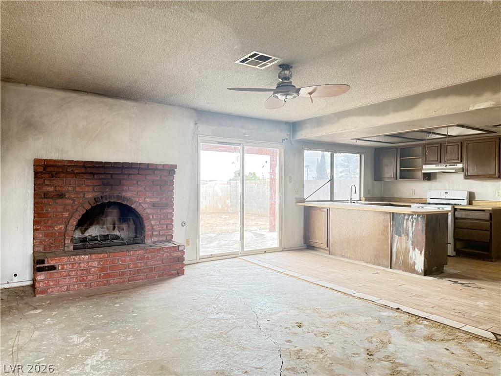 Photo 4 of 4233 Kensington Way