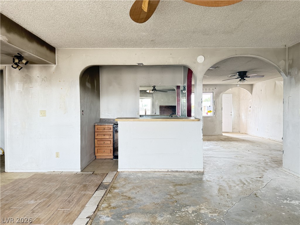 Photo 6 of 38, 4233 Kensington Way