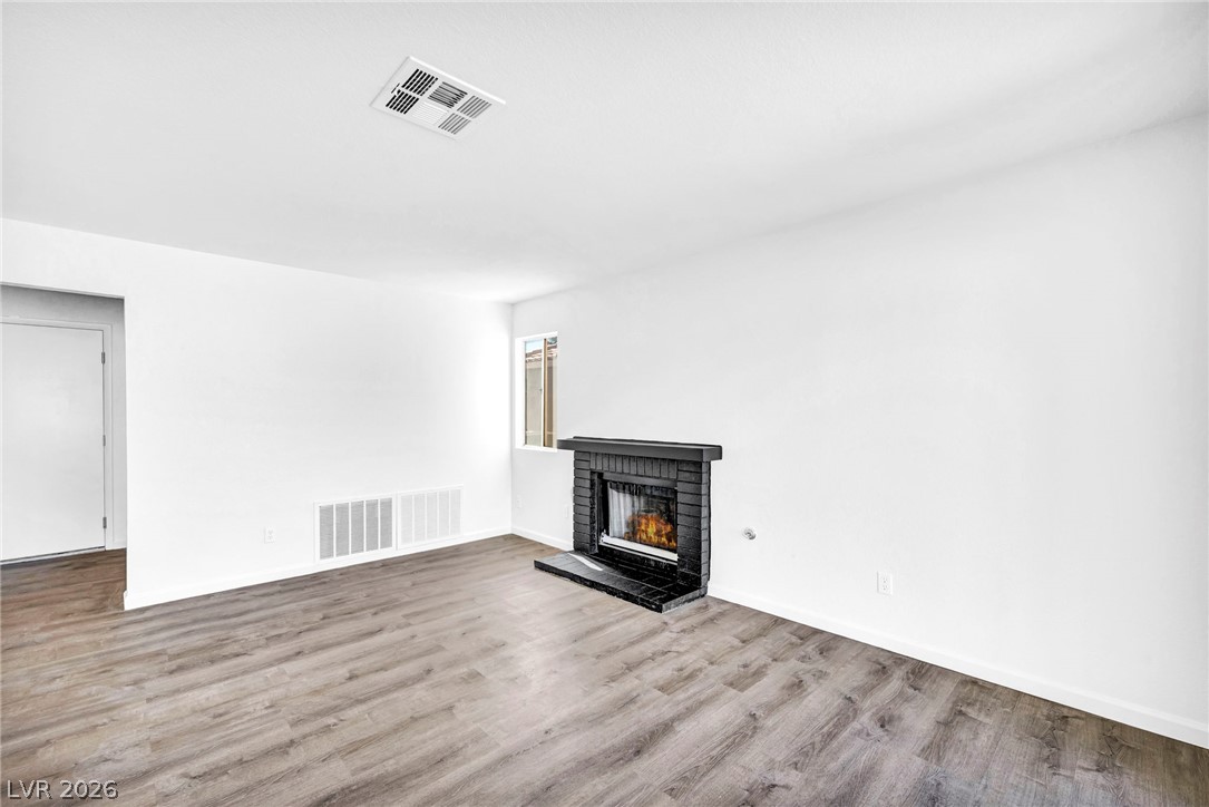 Photo 13 of 35, 550 Kelsford Drive