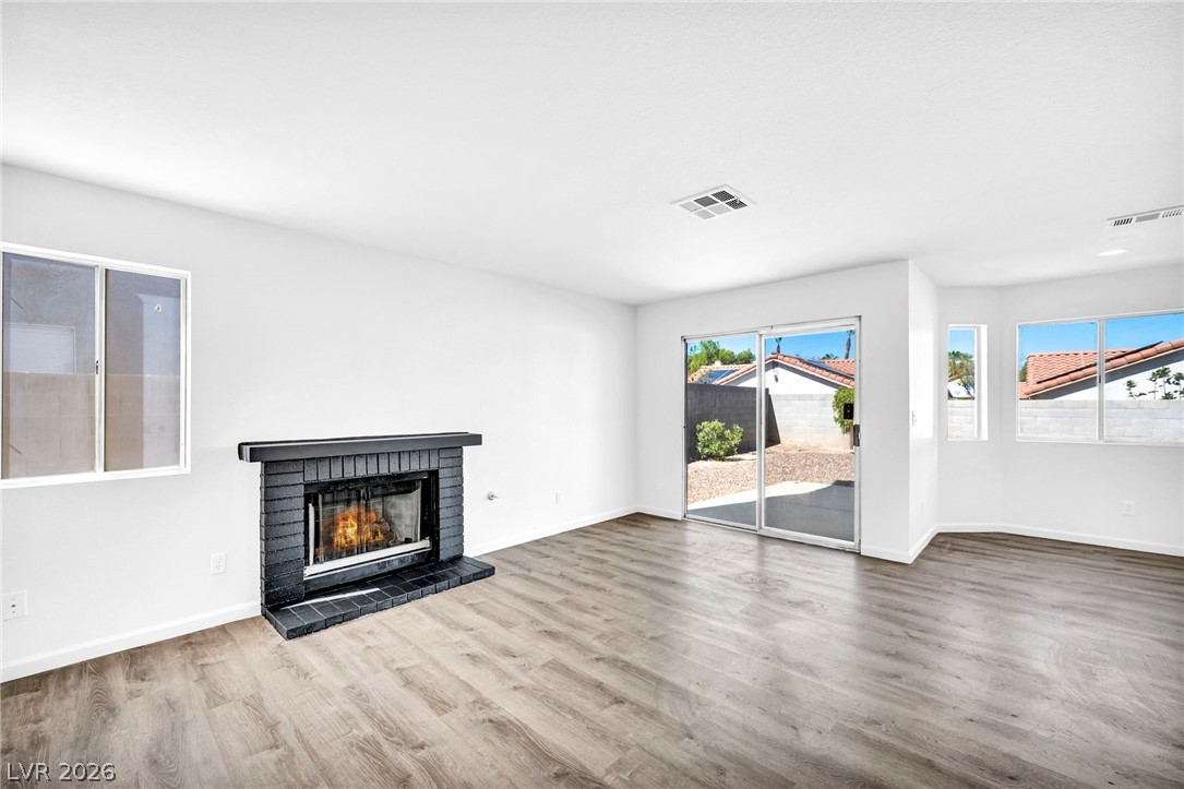 Photo 14 of 35, 550 Kelsford Drive