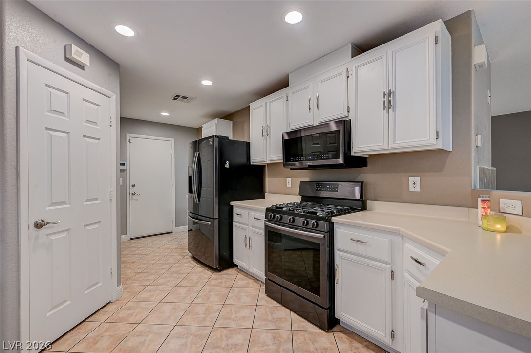 Photo 11 of 38, 5017 Diamond Ranch Avenue