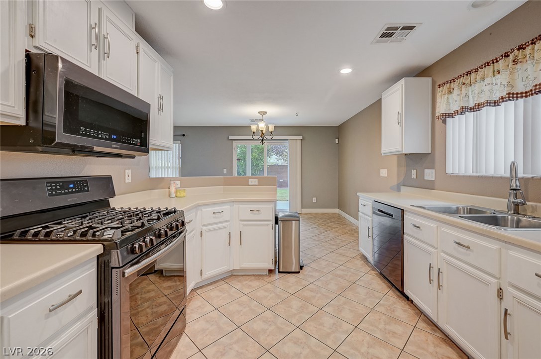 Photo 13 of 38, 5017 Diamond Ranch Avenue