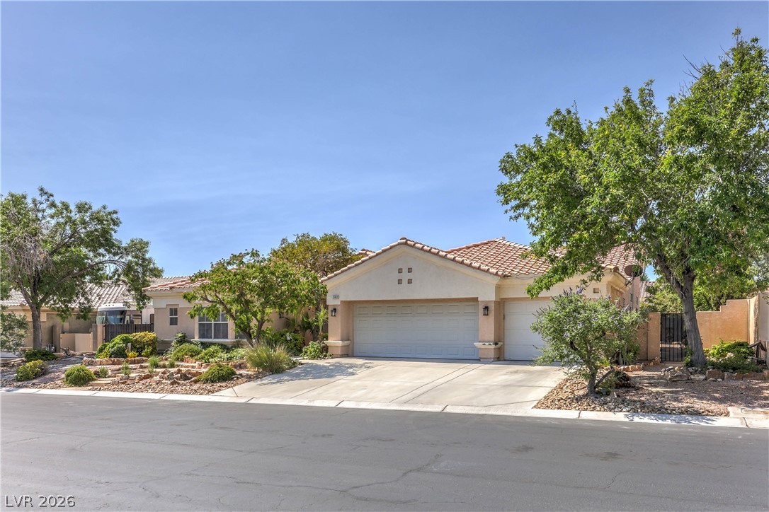 7411 Bridlehorne Avenue, Las Vegas 89131