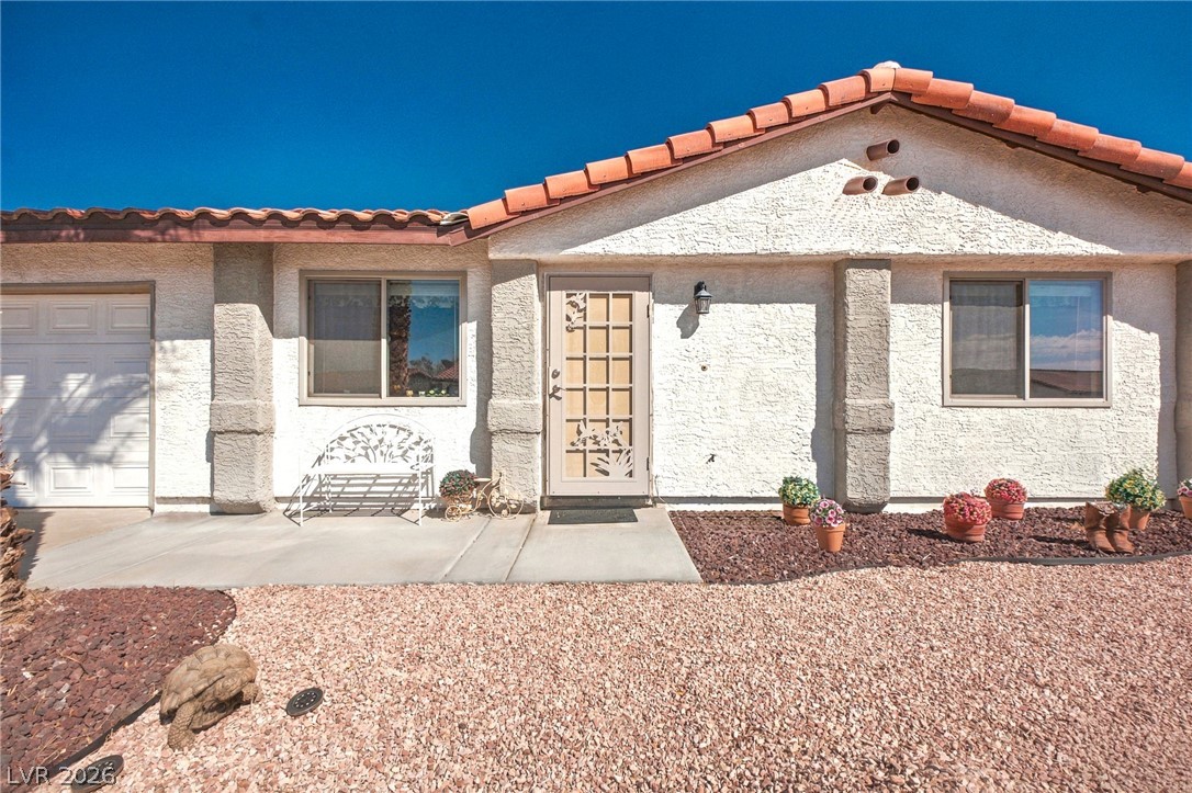 Photo 2 of 1872 Maricopa Drive