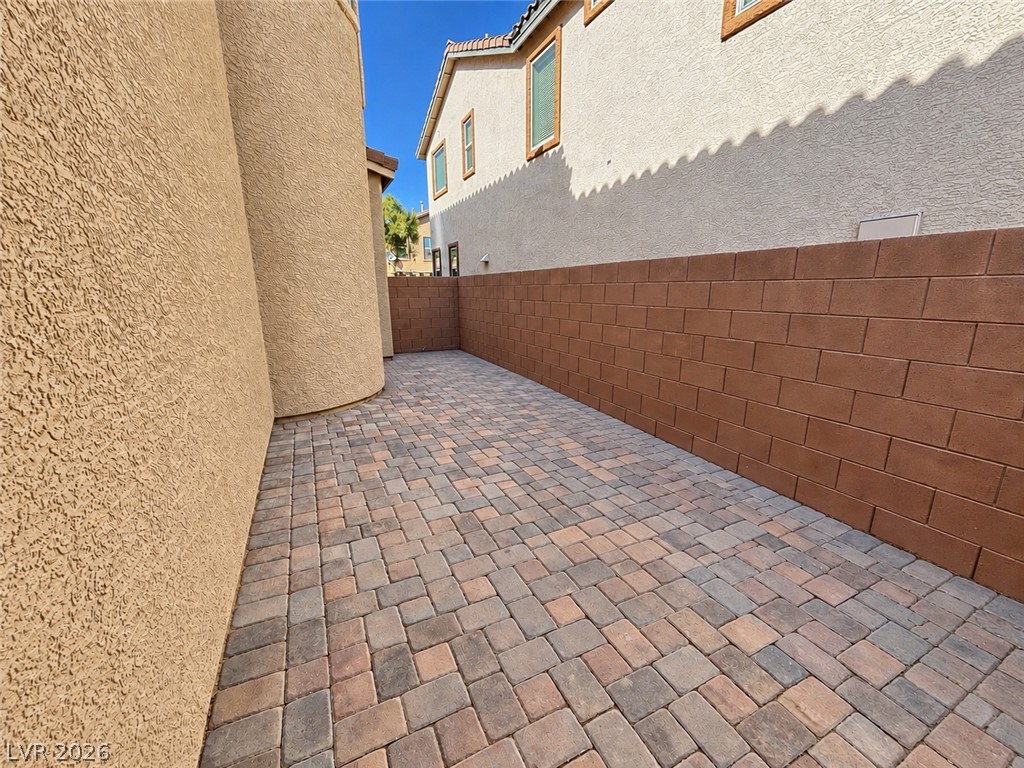 Photo 2 of 7546 Dobroyd Drive