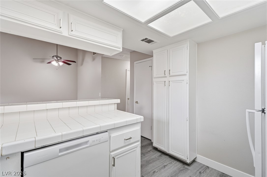 Photo 17 of 46, 830 N Sloan Lane #202