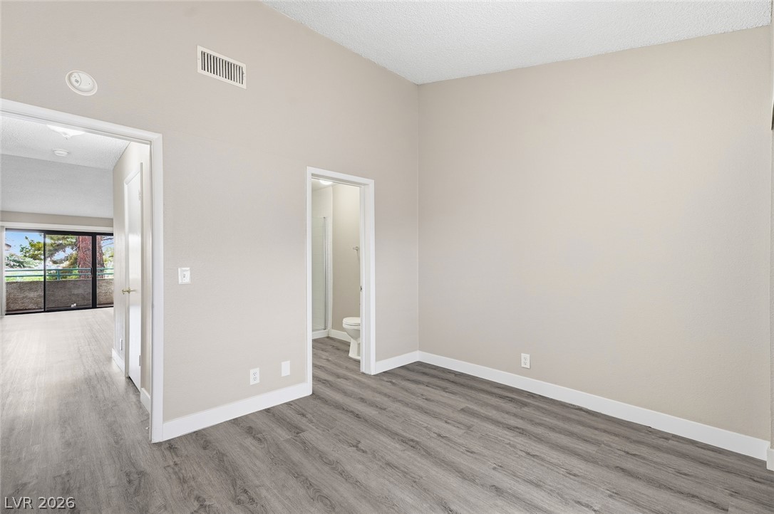 Photo 19 of 46, 830 N Sloan Lane #202