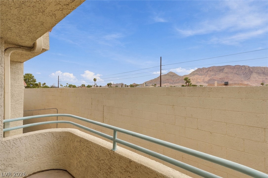 Photo 36 of 46, 830 N Sloan Lane #202