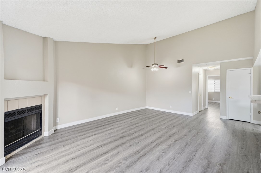 Photo 4 of 830 N Sloan Lane #202