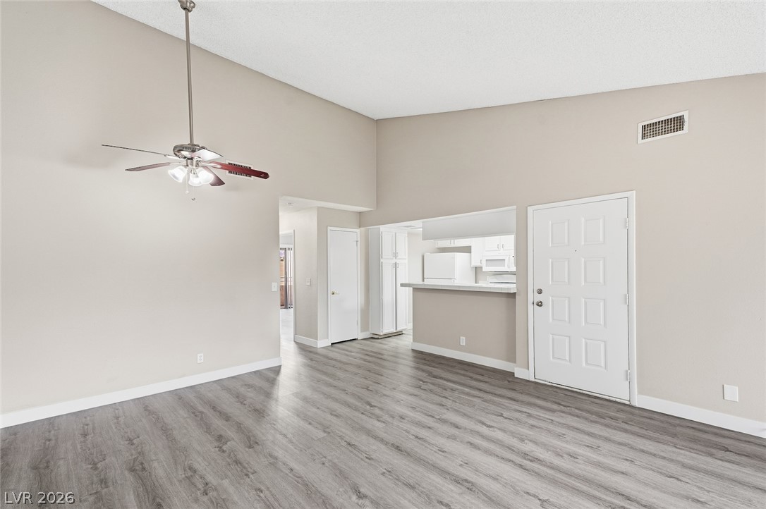 Photo 6 of 46, 830 N Sloan Lane #202