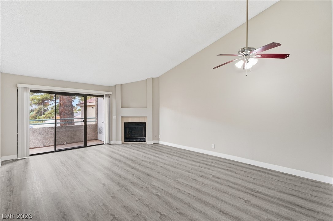 Photo 8 of 46, 830 N Sloan Lane #202