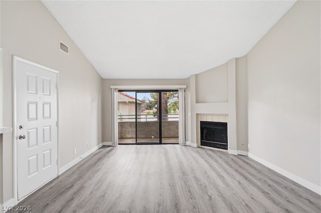 Photo 9 of 46, 830 N Sloan Lane #202