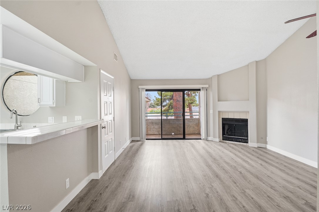 Photo 13 of 46, 830 N Sloan Lane #202