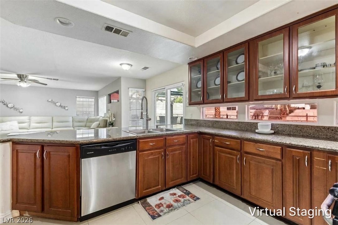 Photo 18 of 47, 8500 W Gilmore Avenue