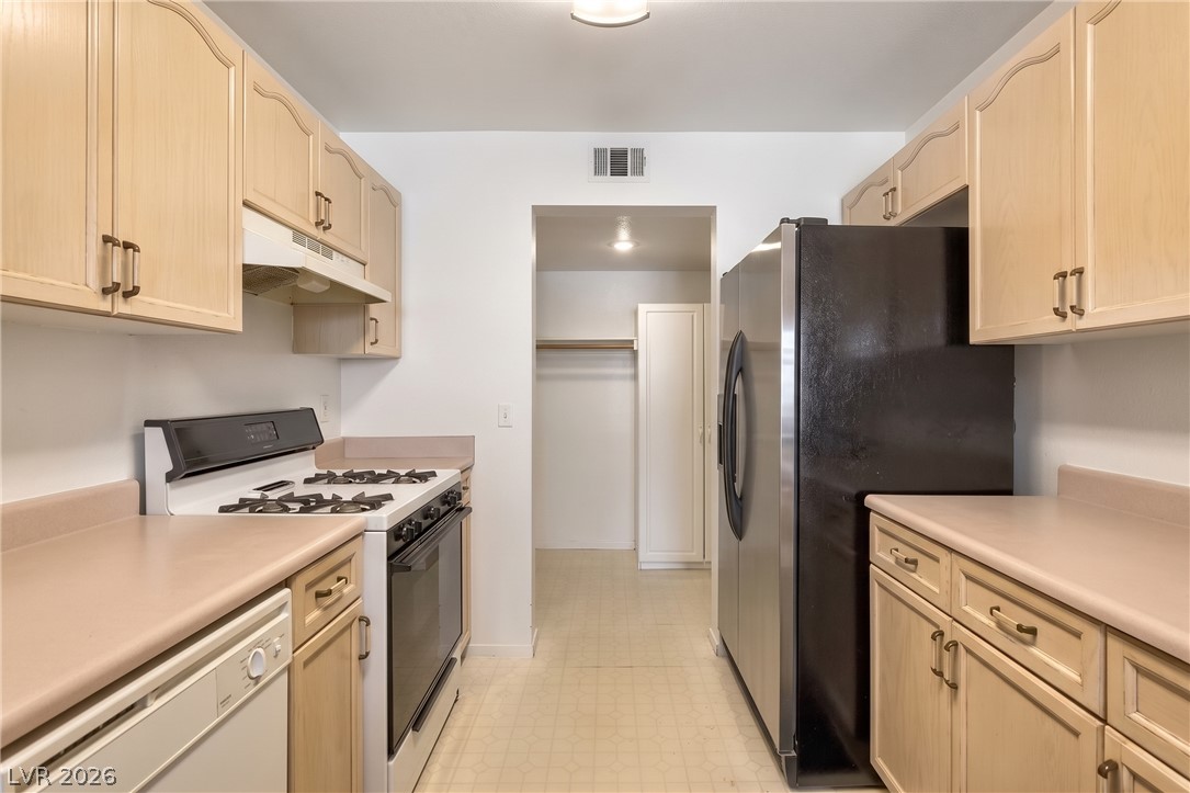 Photo 6 of 29, 7955 W Rochelle Avenue