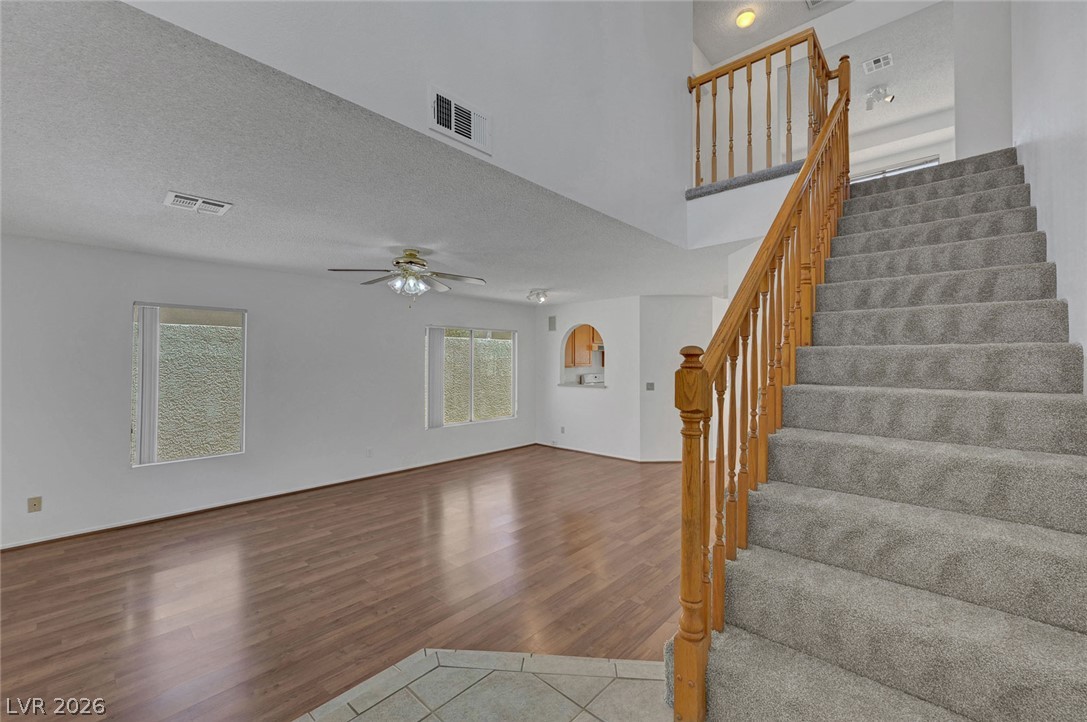 Photo 2 of 1465 Lodgepole Drive