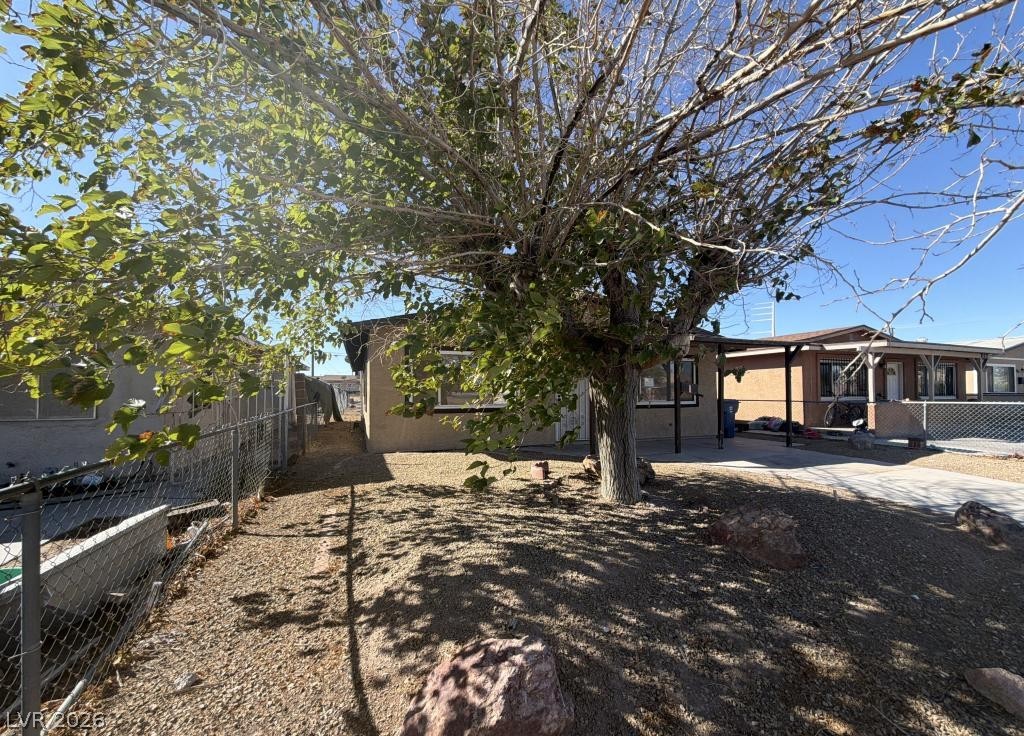Photo 3 of 851 W Carey Avenue