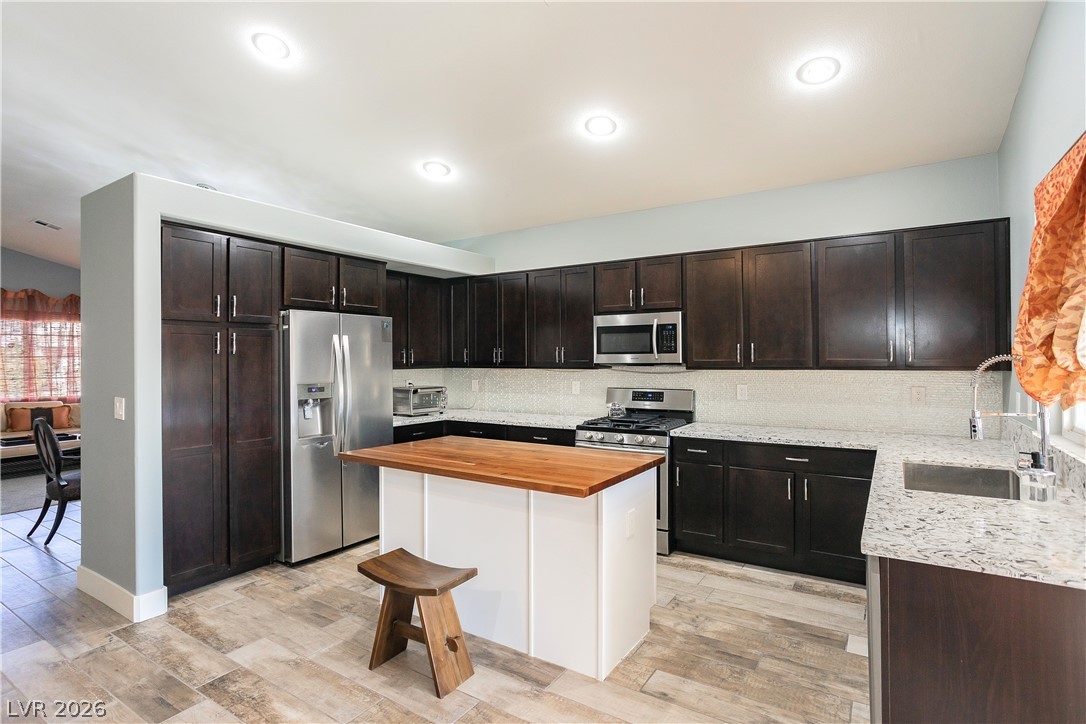 2421 Sunrise Springs Court, North Las Vegas 89031