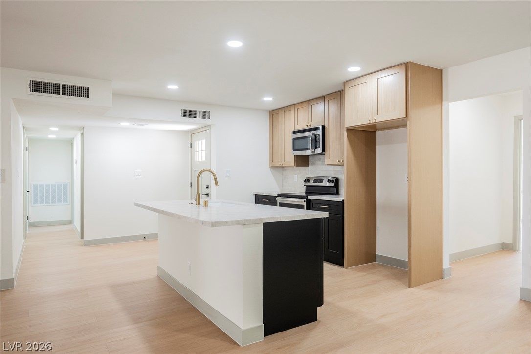 Photo 9 of 21, 412 Gilday Avenue