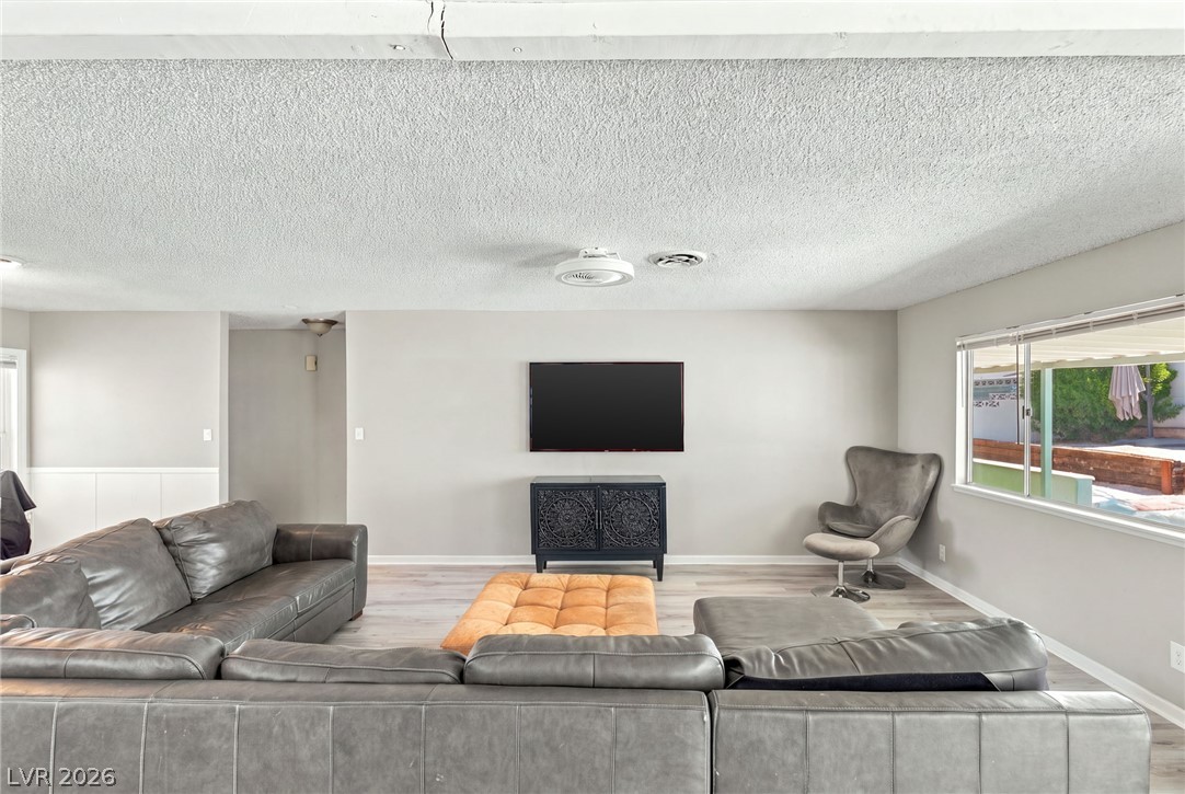 Photo 3 of 4101 Brighthill Avenue