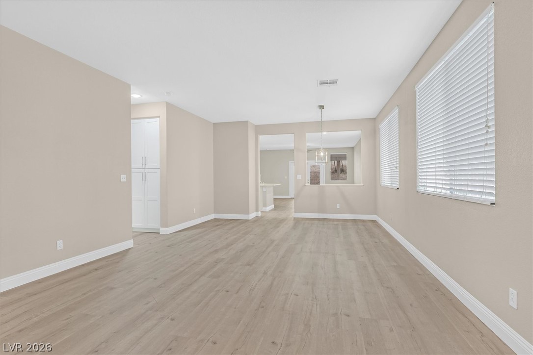 Photo 3 of 2259 Surrey Meadows Avenue
