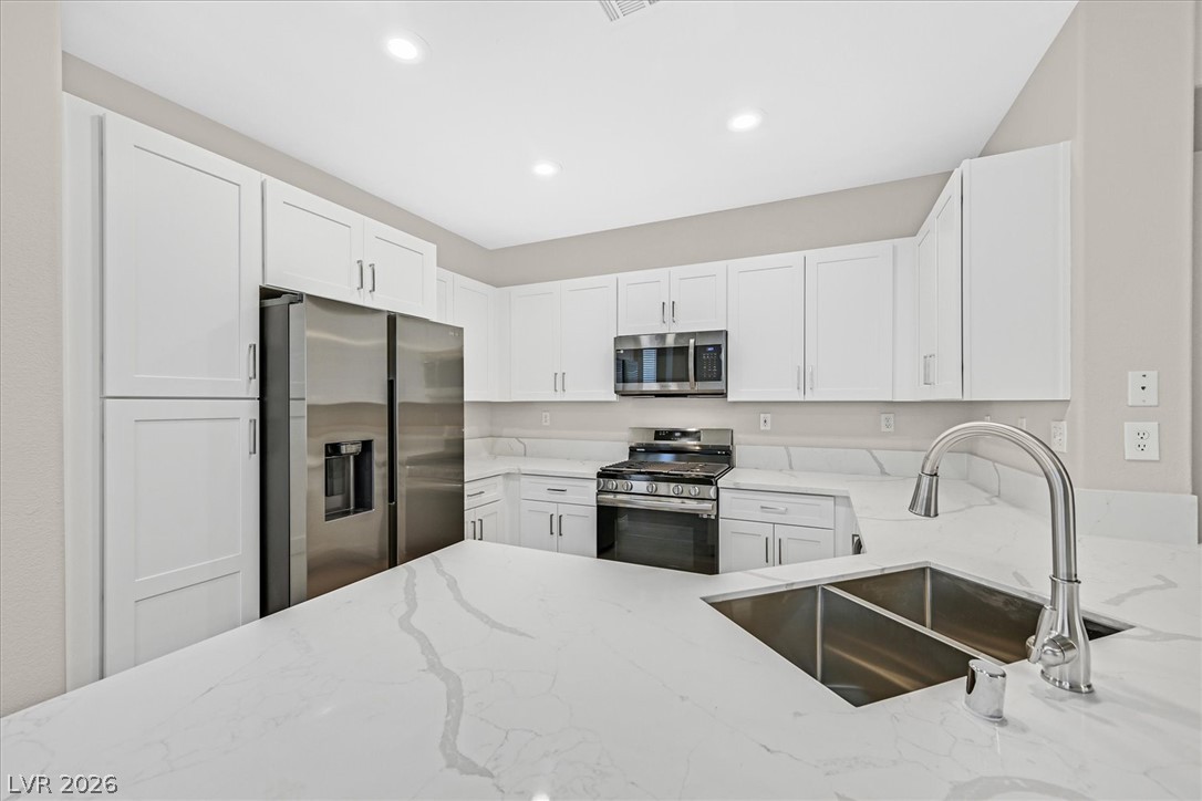 Photo 5 of 2259 Surrey Meadows Avenue