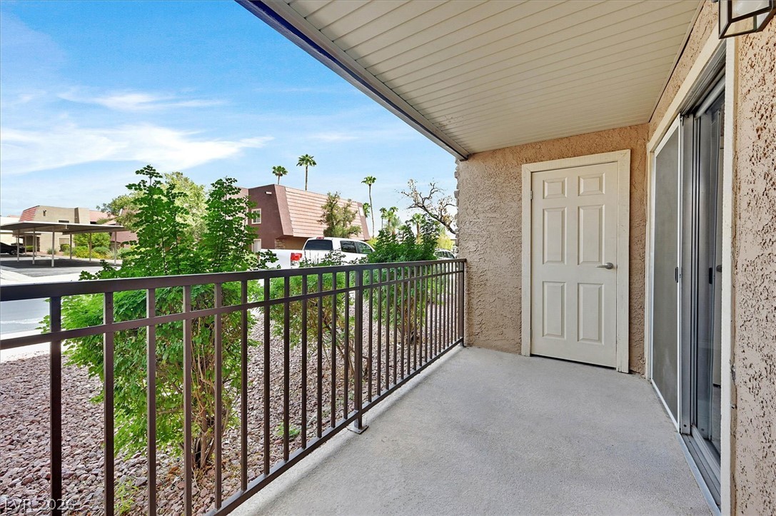 Photo 11 of 34, 5081 River Glen Drive #97