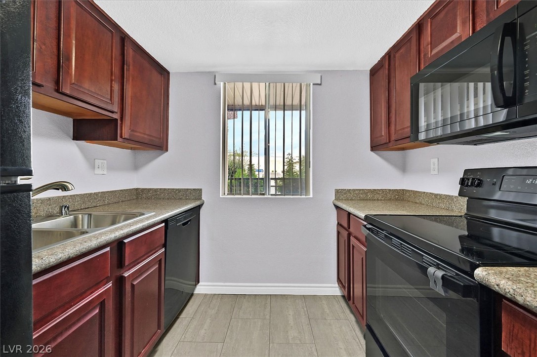 Photo 14 of 34, 5081 River Glen Drive #97