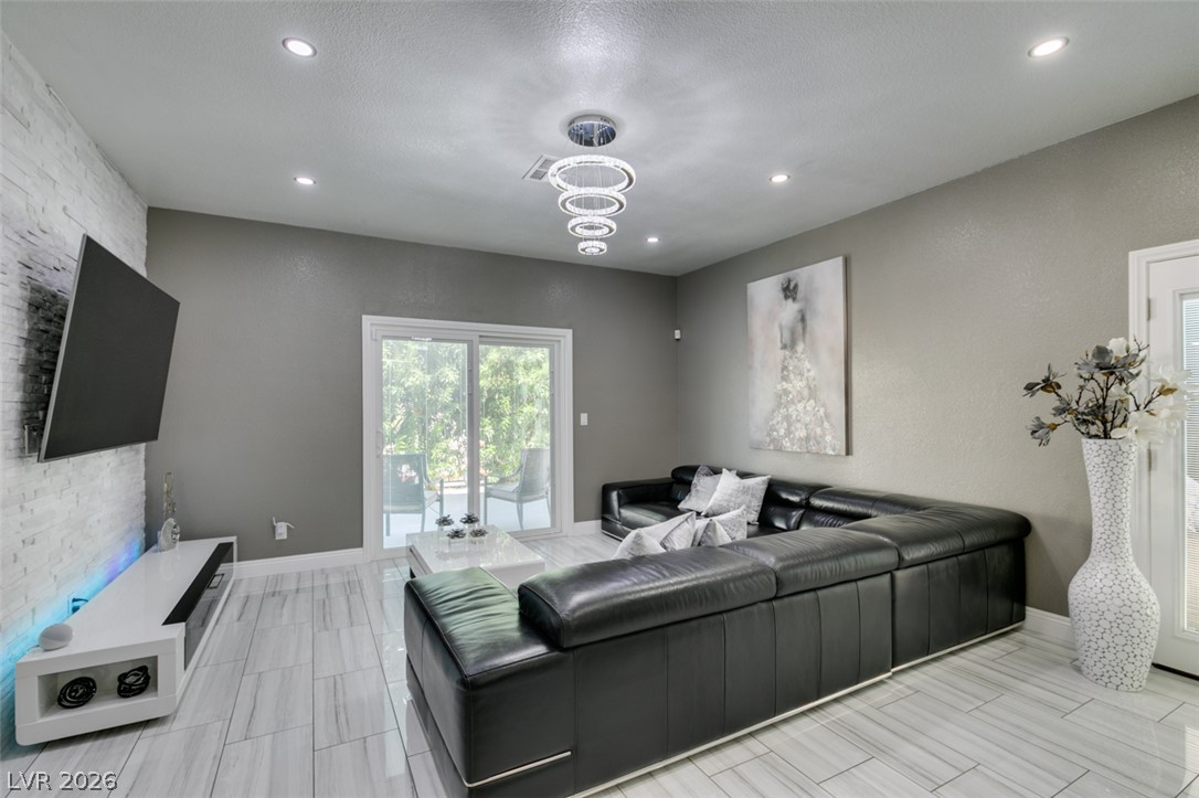 Photo 4 of 1412 W Bow Creek Court