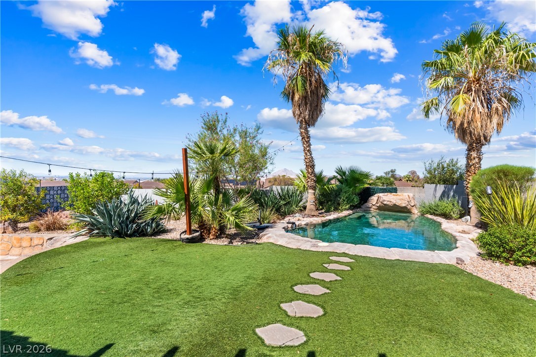424 Waterwheel Falls Drive, Henderson 89015