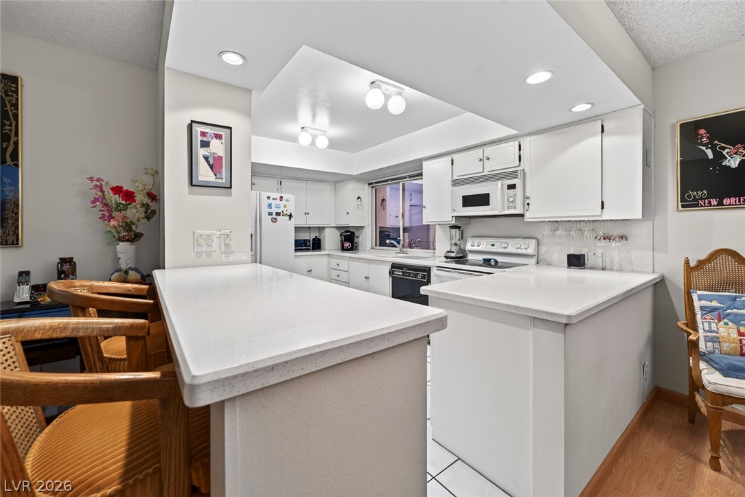 Photo 11 of 19, 205 E Harmon Avenue #1002