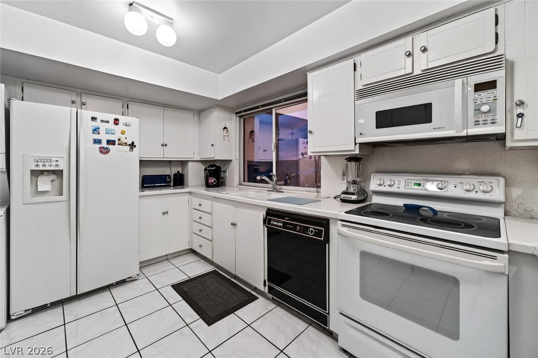 Photo 12 of 19, 205 E Harmon Avenue #1002