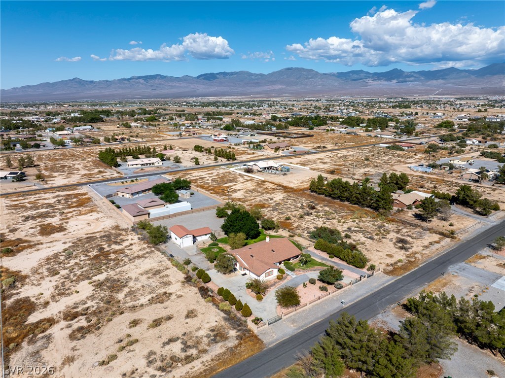 Photo 7 of 31, 880 W Lupin Street