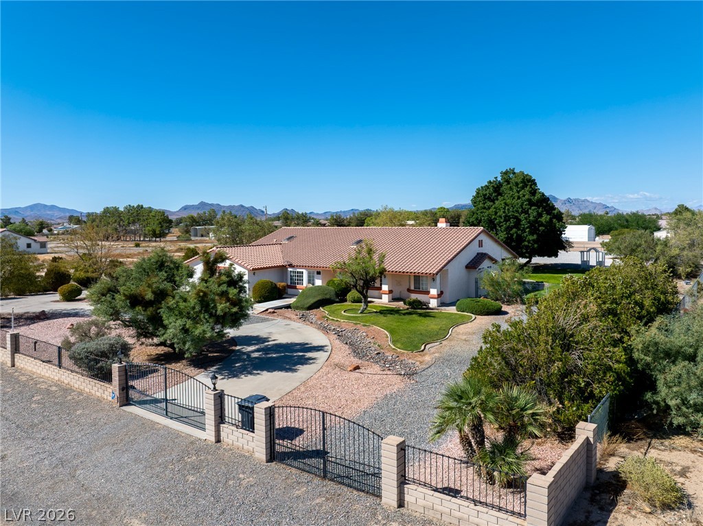 Photo 9 of 31, 880 W Lupin Street