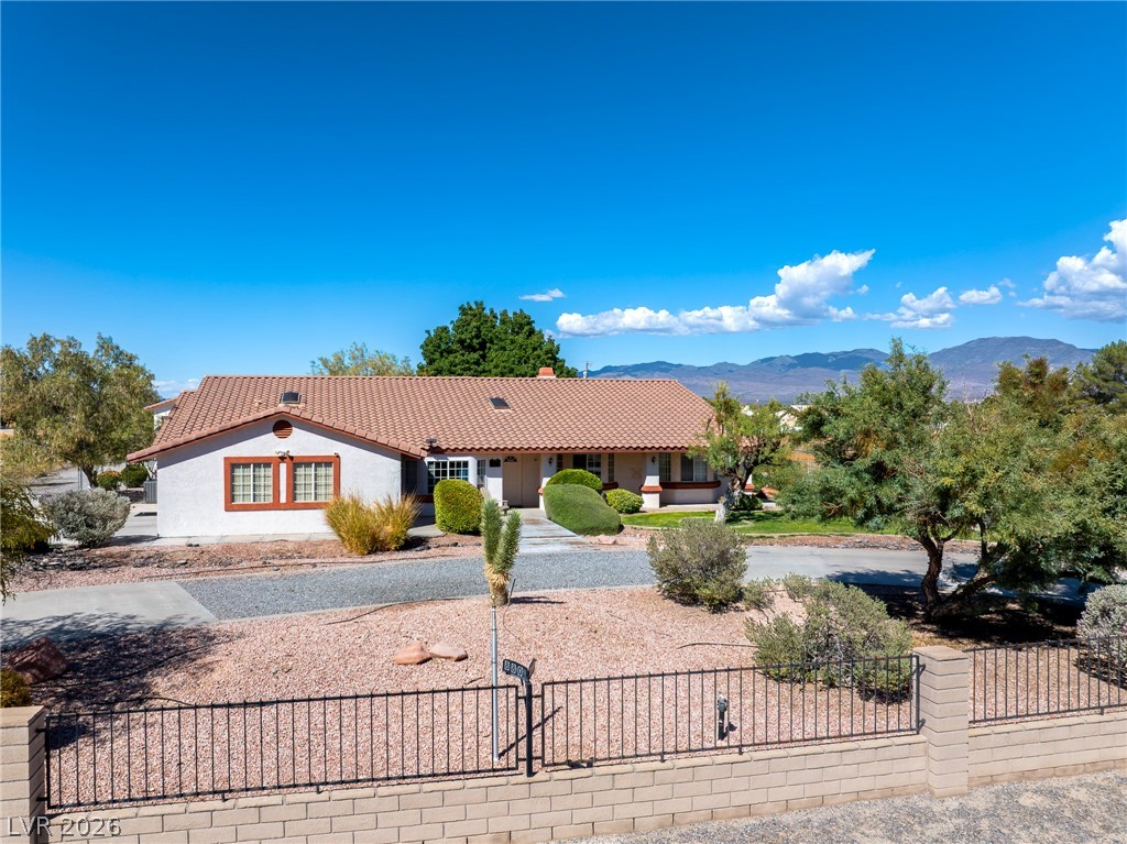 Photo 13 of 31, 880 W Lupin Street
