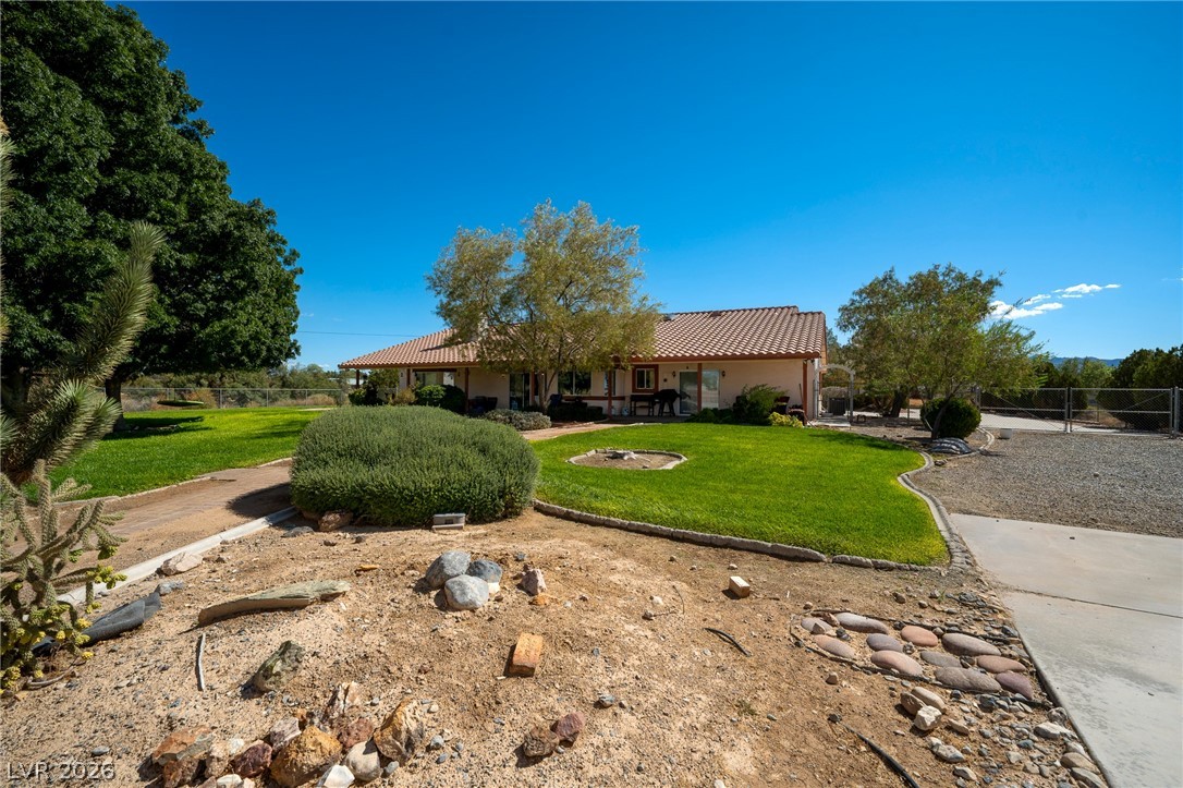 Photo 14 of 31, 880 W Lupin Street