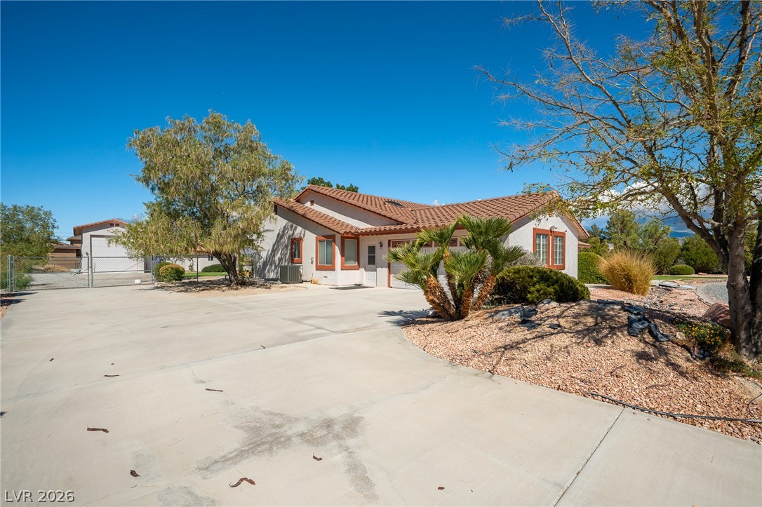 Photo 21 of 31, 880 W Lupin Street