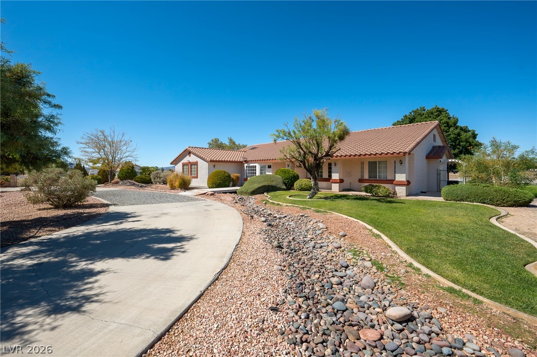 Photo 25 of 31, 880 W Lupin Street