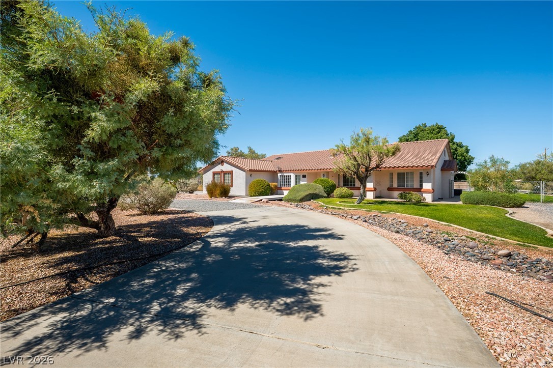Photo 26 of 31, 880 W Lupin Street