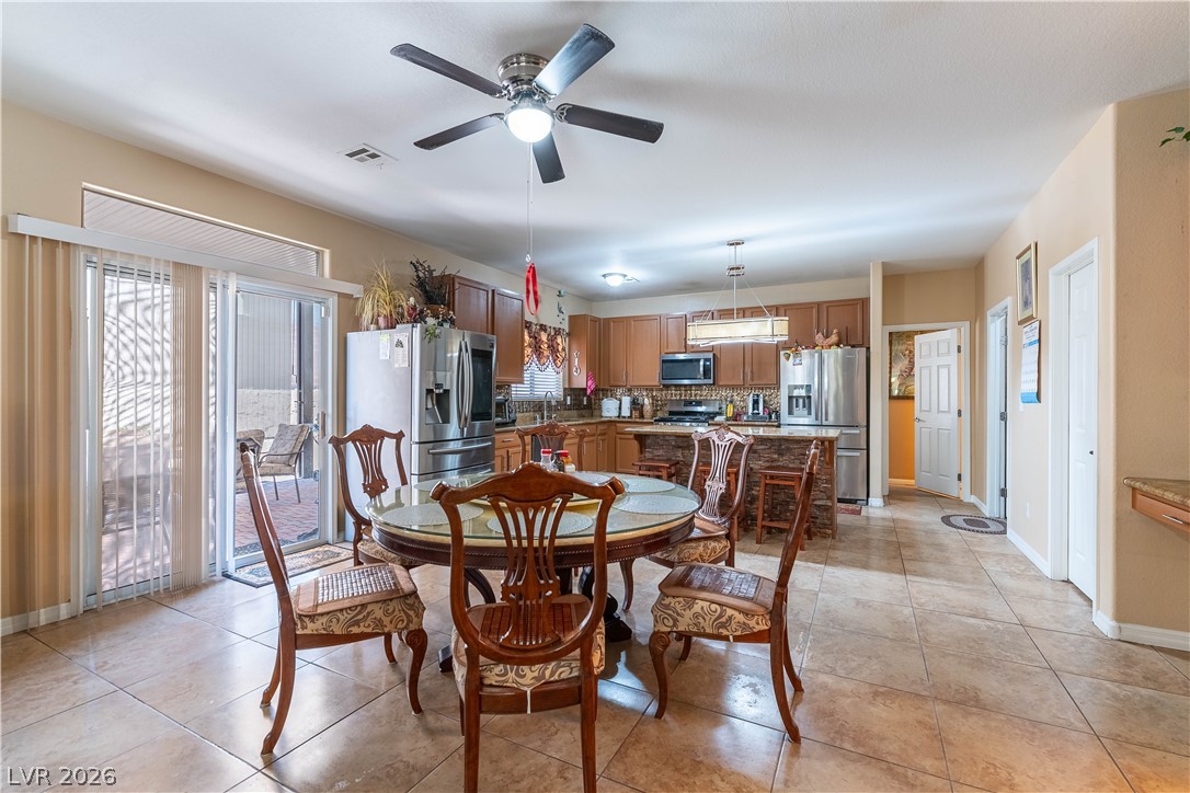 Photo 6 of 25, 3917 Canary Cedar Street